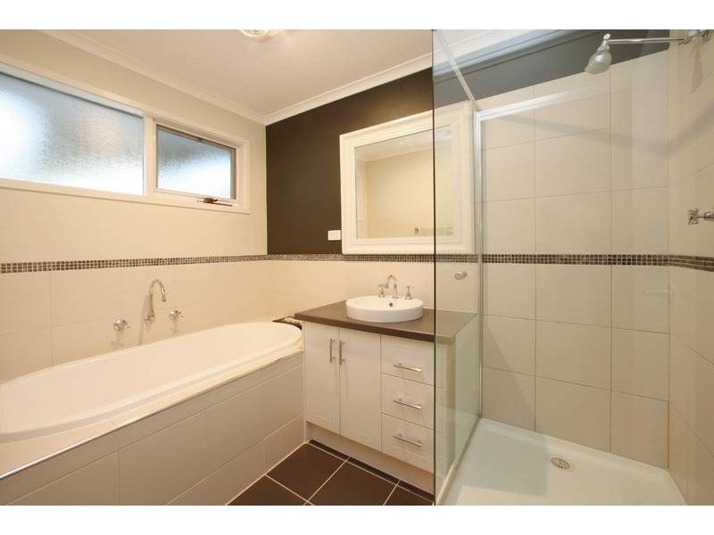17 Erskine Drive, Rowville VIC 3178