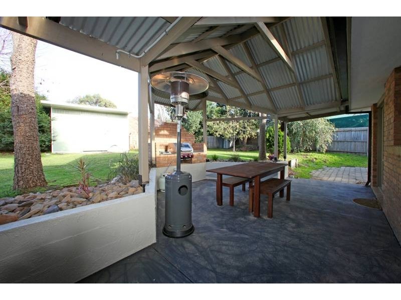 17 Erskine Drive, Rowville VIC 3178
