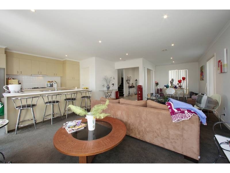 94 Sovereign Manors Crescent, Rowville VIC 3178