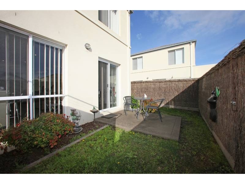 94 Sovereign Manors Crescent, Rowville VIC 3178