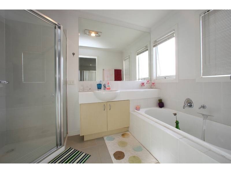 94 Sovereign Manors Crescent, Rowville VIC 3178