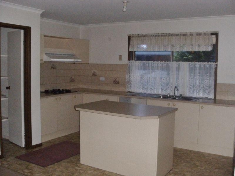 22 St John Place, Rowville VIC 3178