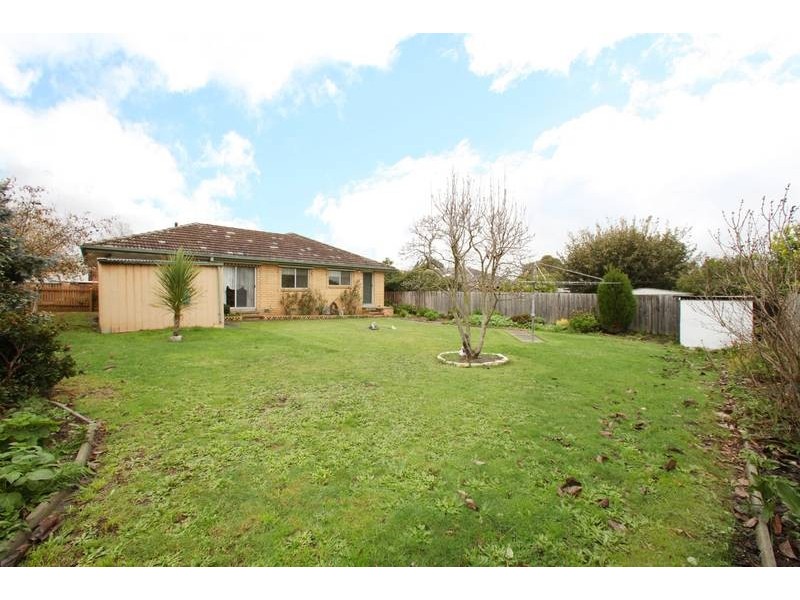 15 Latona Avenue, Knoxfield VIC 3180