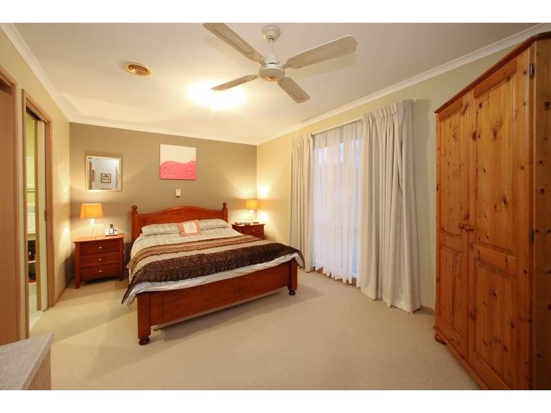 5 Muirfield Court, Rowville VIC 3178