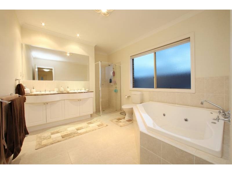 62 Langhorne Crescent, Rowville VIC 3178