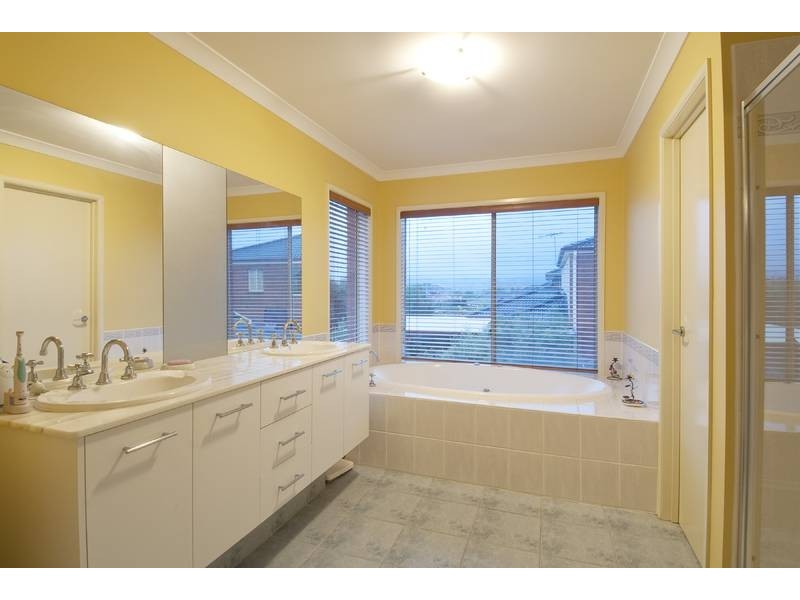 49 Langhorne Crescent, Rowville VIC 3178