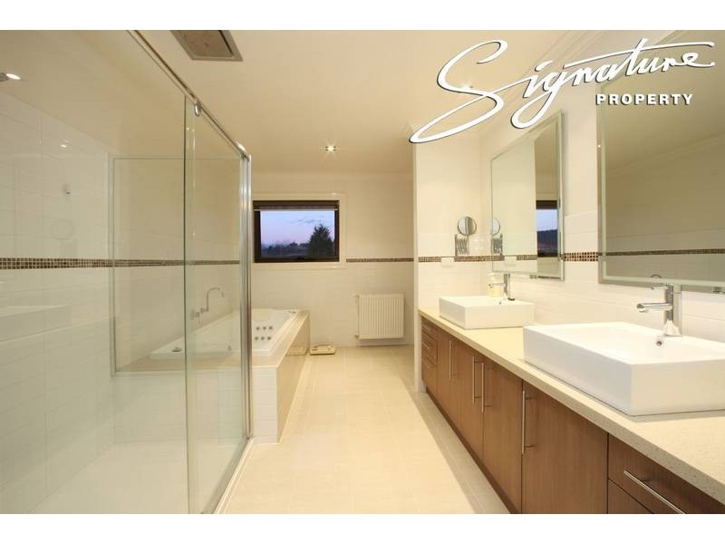 20 Rosewood Boulevard, Lysterfield VIC 3156