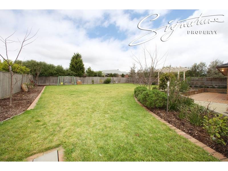 20 Rosewood Boulevard, Lysterfield VIC 3156