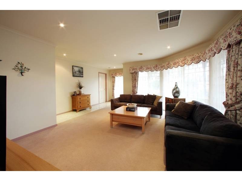 72 Quail Way, Rowville VIC 3178