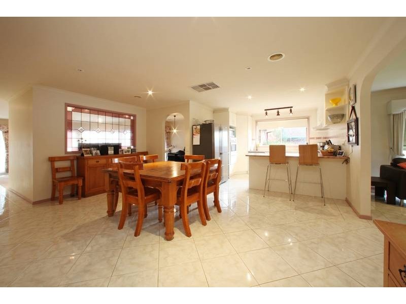 72 Quail Way, Rowville VIC 3178
