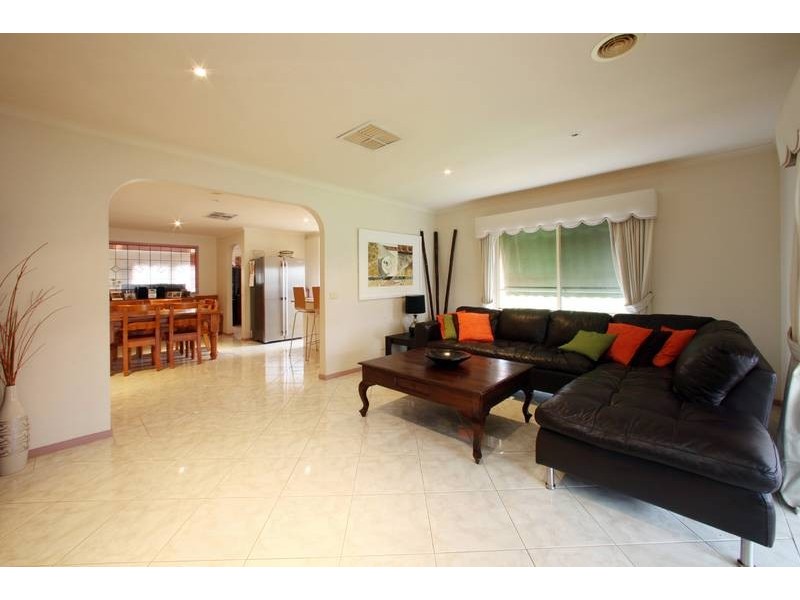 72 Quail Way, Rowville VIC 3178