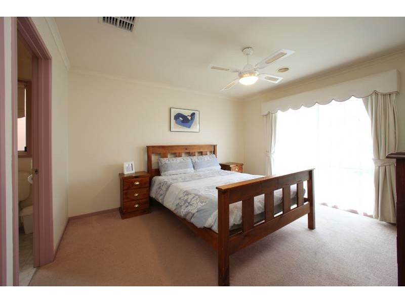 72 Quail Way, Rowville VIC 3178