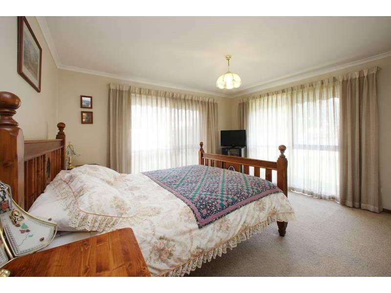 2 Erskine Drive, Rowville VIC 3178
