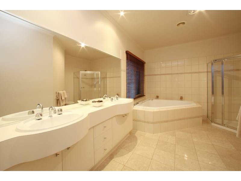 11 Crossley Court, Lysterfield VIC 3156