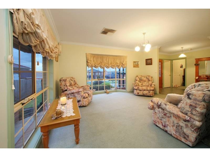 14 Kimberley Drive, Ferntree Gully VIC 3156