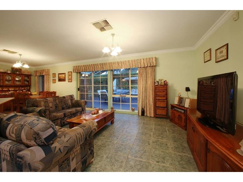 14 Kimberley Drive, Ferntree Gully VIC 3156