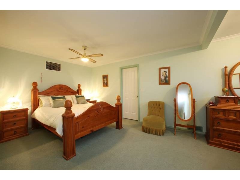 14 Kimberley Drive, Ferntree Gully VIC 3156