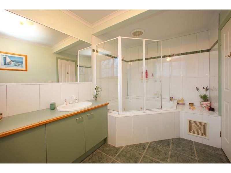 14 Kimberley Drive, Ferntree Gully VIC 3156