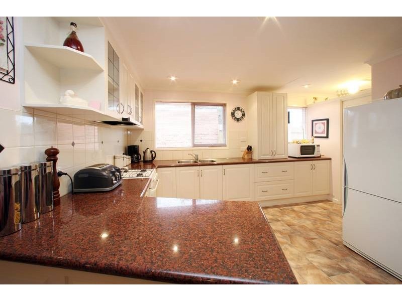 27 Eildon Parade, Rowville VIC 3178