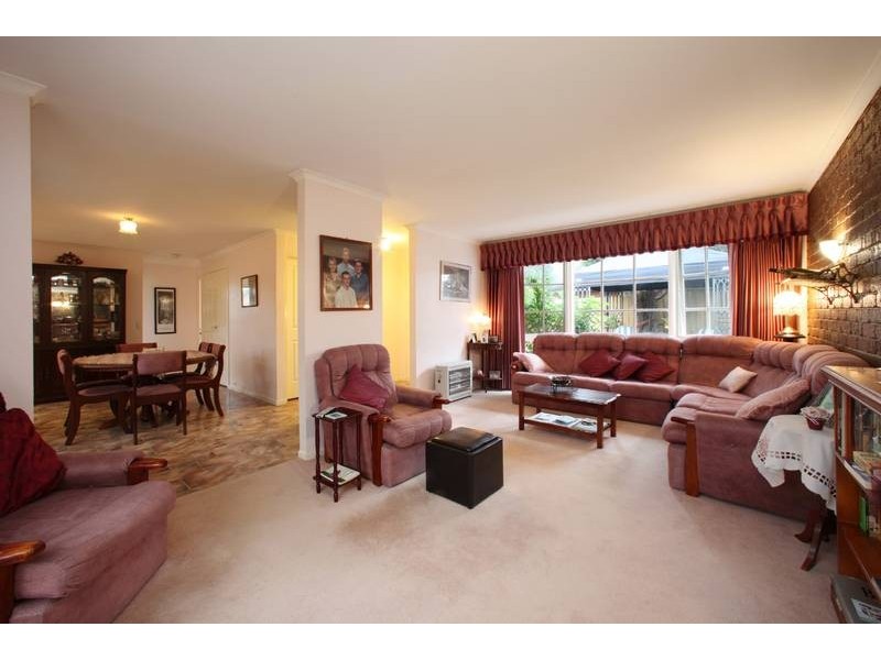 27 Eildon Parade, Rowville VIC 3178