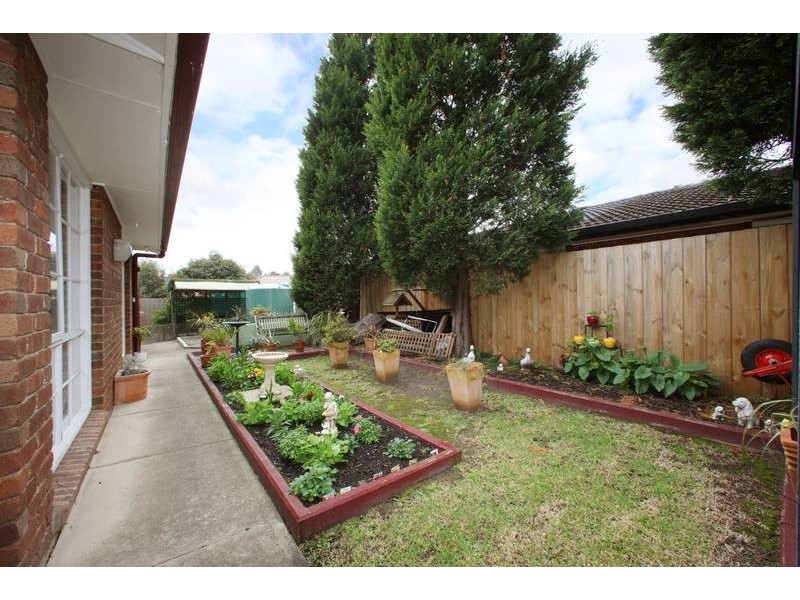 27 Eildon Parade, Rowville VIC 3178