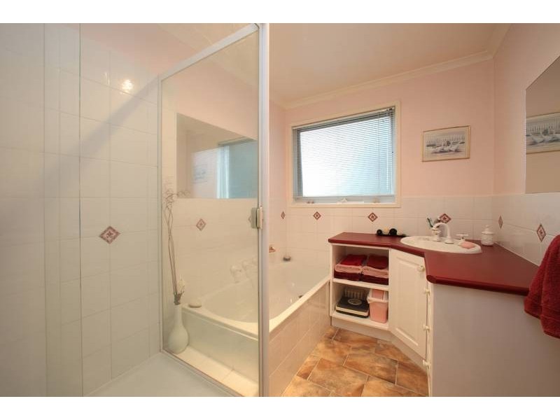 27 Eildon Parade, Rowville VIC 3178