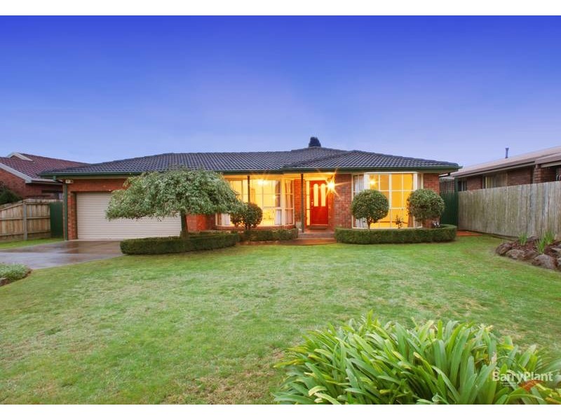 13 Severn Crescent, Rowville VIC 3178