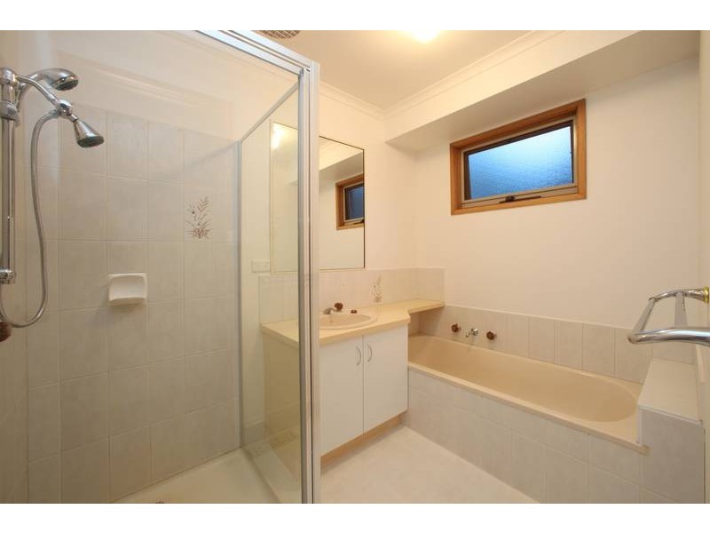 13 Severn Crescent, Rowville VIC 3178