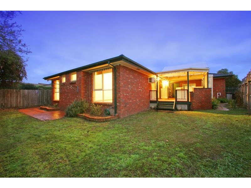 13 Severn Crescent, Rowville VIC 3178