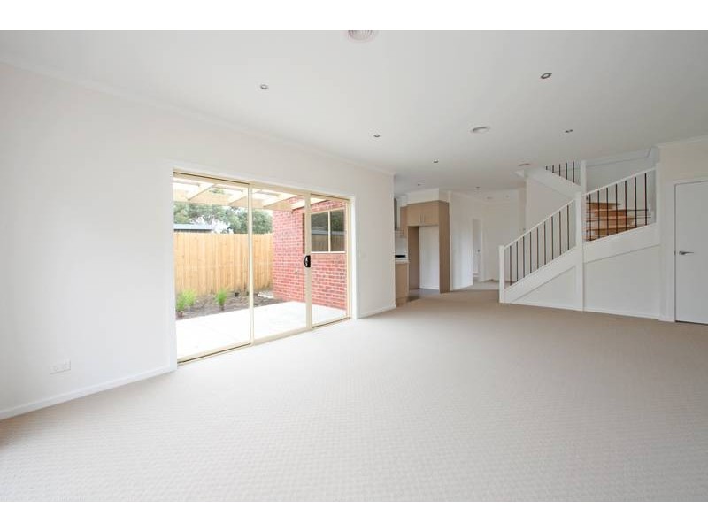 2/134 Windermere Drive, Ferntree Gully VIC 3156