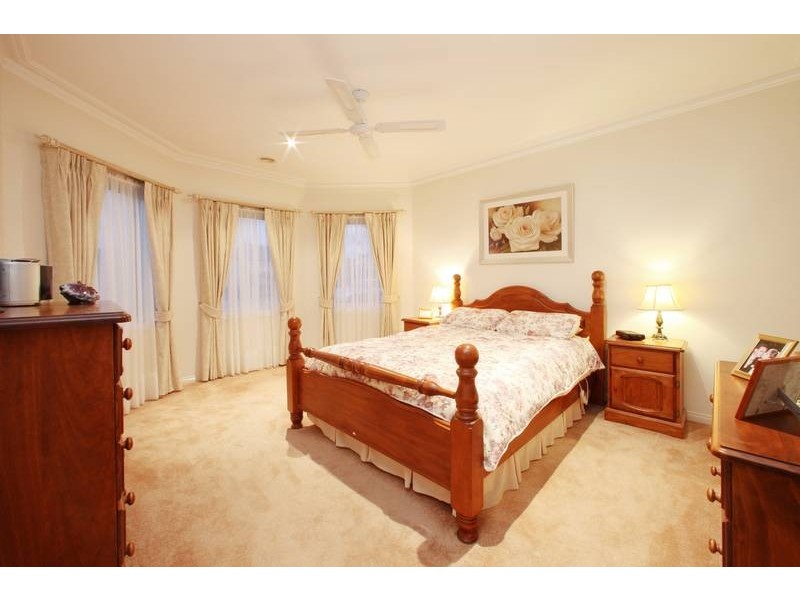 11 Lexington Close, Rowville VIC 3178