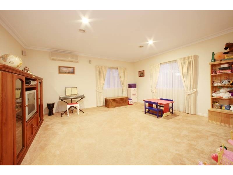 11 Lexington Close, Rowville VIC 3178