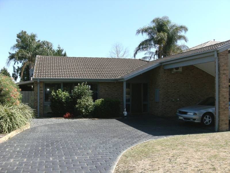 4 Saunders Close, Rowville VIC 3178