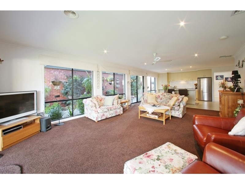 63 Sovereign Manors Crescent, Rowville VIC 3178