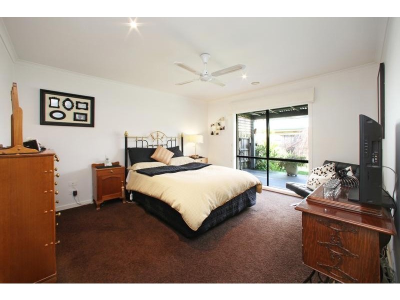 63 Sovereign Manors Crescent, Rowville VIC 3178