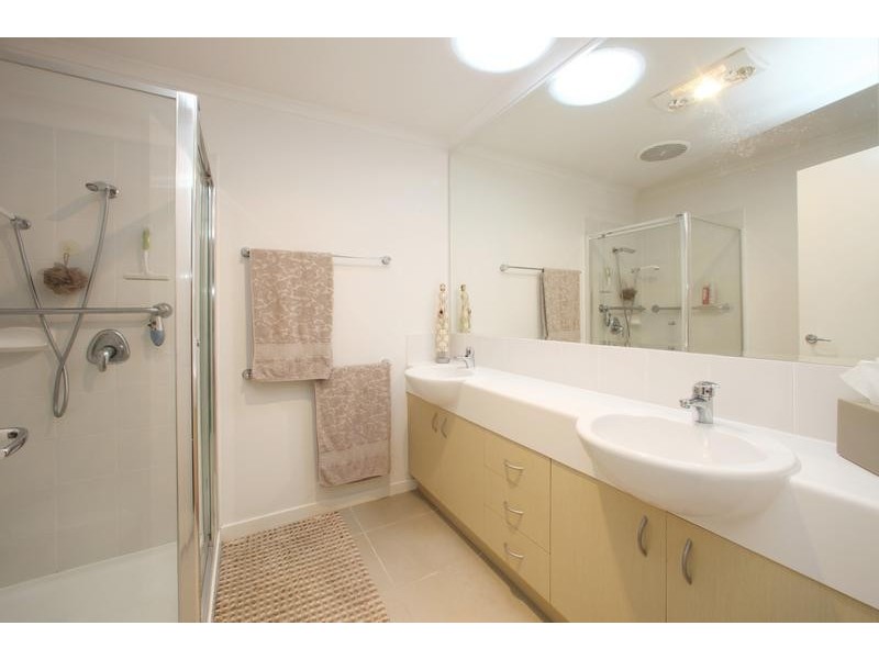 63 Sovereign Manors Crescent, Rowville VIC 3178