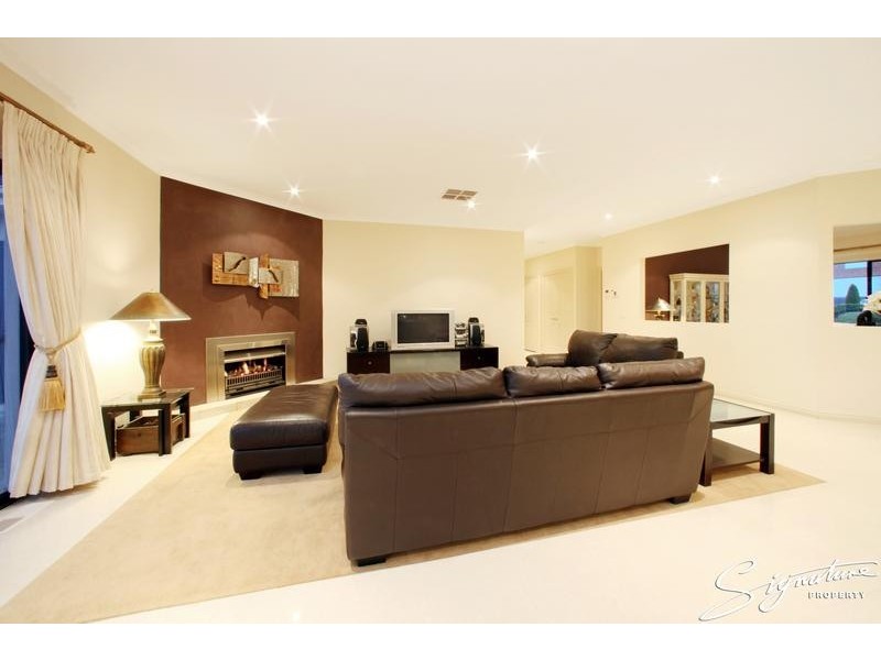 11 Hill Edge Court, Lysterfield South VIC 3156