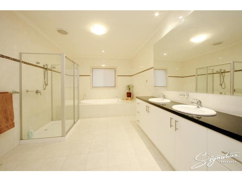 11 Hill Edge Court, Lysterfield South VIC 3156