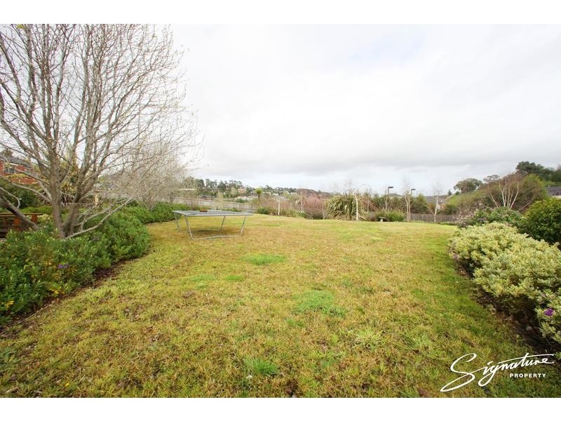 11 Hill Edge Court, Lysterfield South VIC 3156
