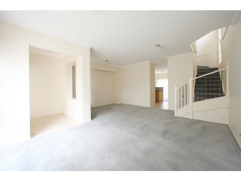 2 St Laurent Rise, Knoxfield VIC 3180