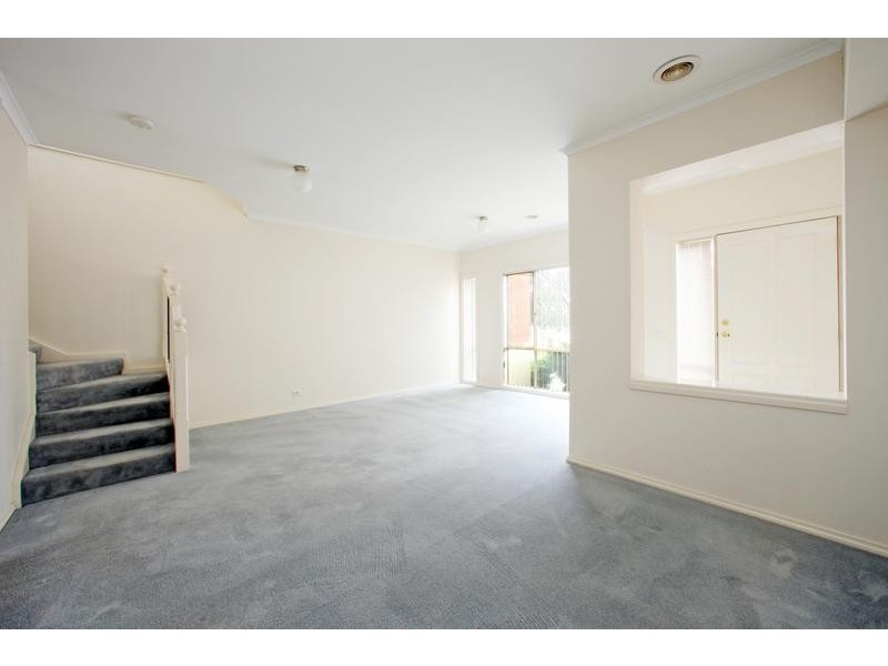 2 St Laurent Rise, Knoxfield VIC 3180