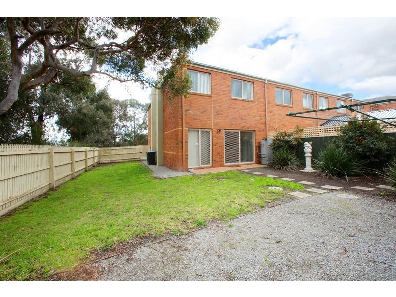 2 St Laurent Rise, Knoxfield VIC 3180