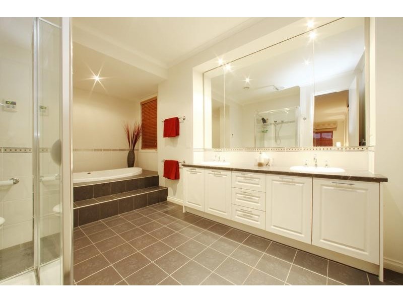 21-22 Jarrang Retreat, Narre Warren North VIC 3804