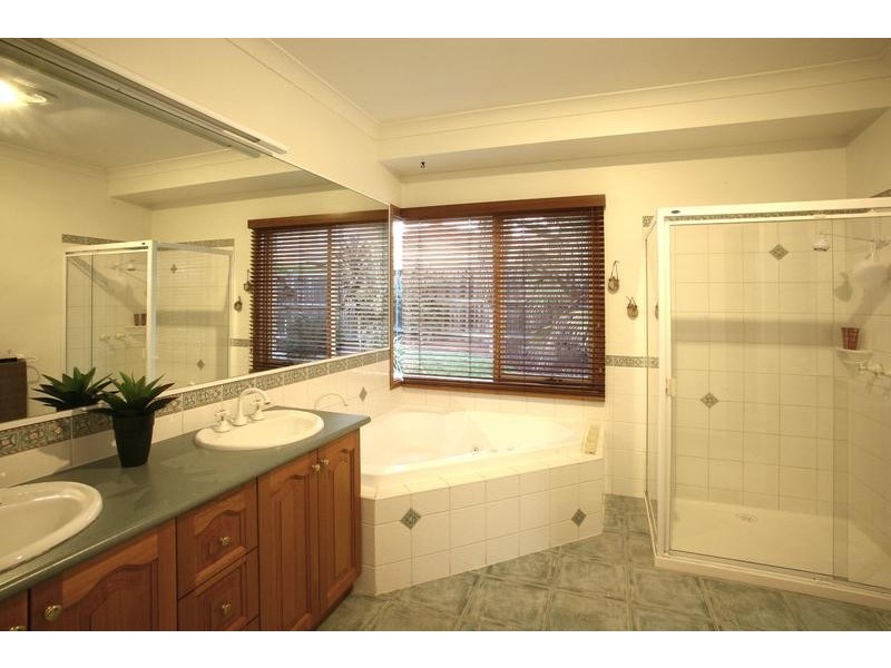 4 Hester Place, Lysterfield VIC 3156