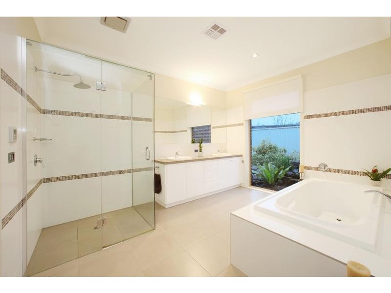 67 Grange Drive, Lysterfield VIC 3156