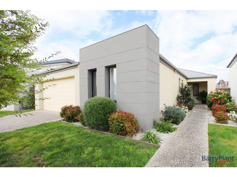 25 Sovereign Manors Crescent, Rowville VIC 3178