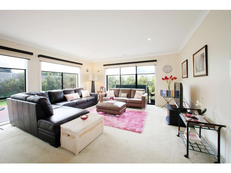 25 Sovereign Manors Crescent, Rowville VIC 3178