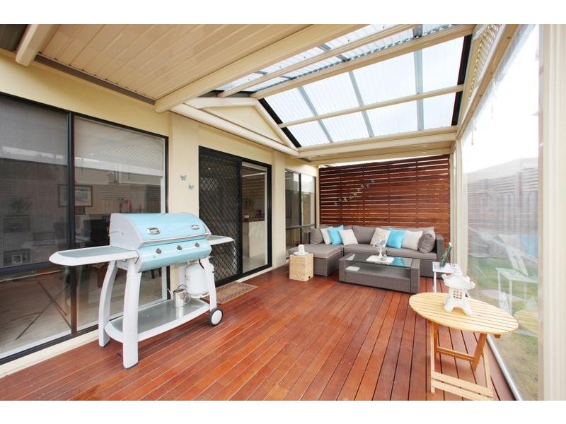 25 Sovereign Manors Crescent, Rowville VIC 3178