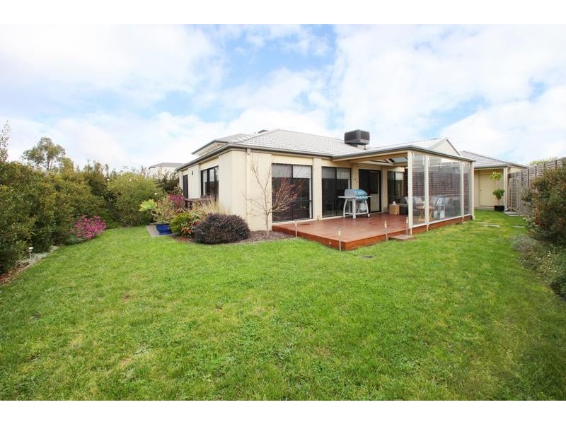 25 Sovereign Manors Crescent, Rowville VIC 3178