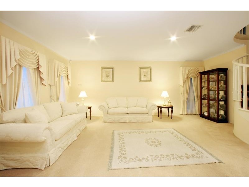 5 Brooklyn Bay Close, Rowville VIC 3178